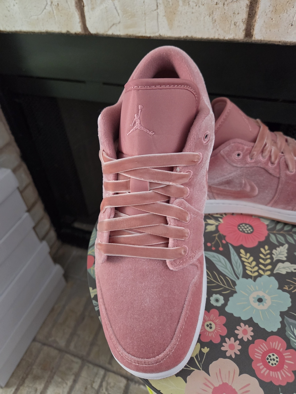 Brand New Air Jordan 1-low Pink Velvet - Picture 2 of 11